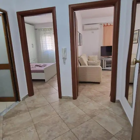 E&k Apartament Shkembi Kavajes Apartment *